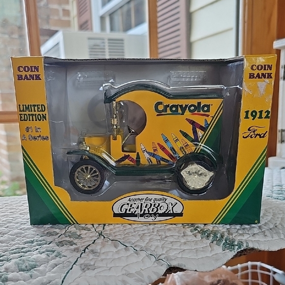Crayola Other - Crayola Gearbox Coin Bank - Yellow and Green *Brand New*